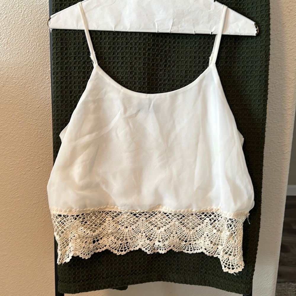 Crop top with crochet hem